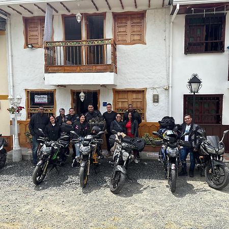 Elizabetha Hostal Salento Bagian luar foto