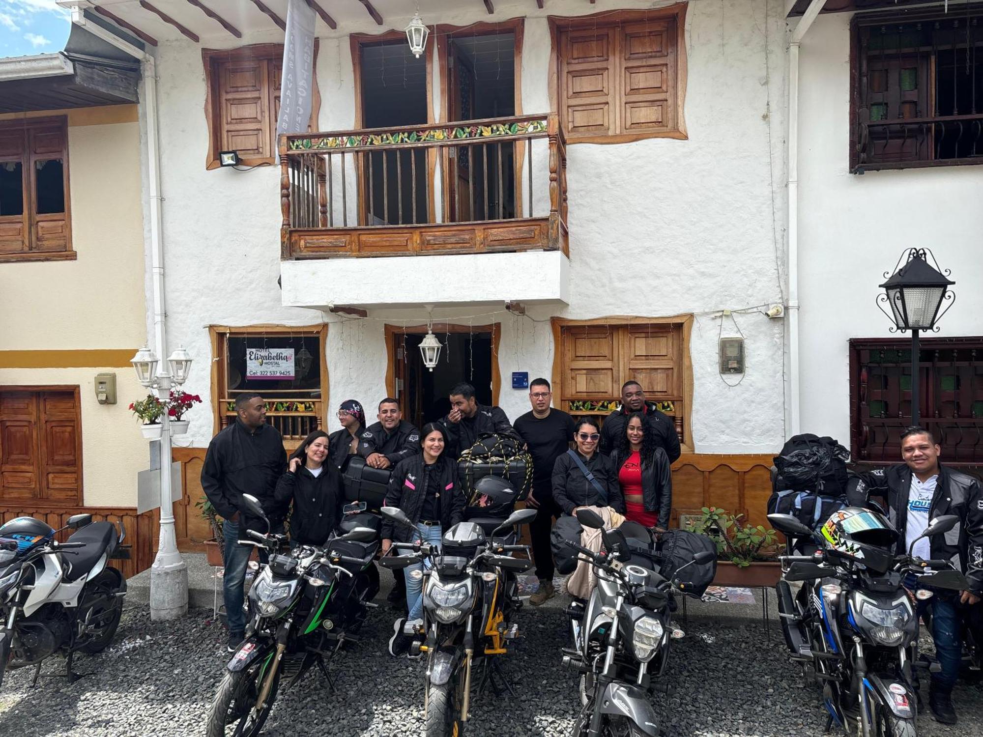 Elizabetha Hostal Salento Bagian luar foto