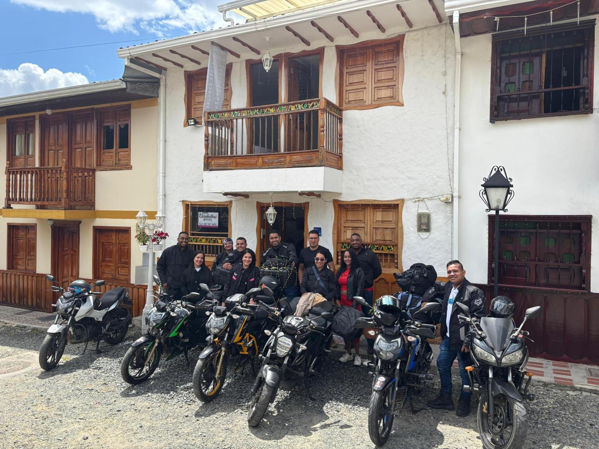 Elizabetha Hostal Salento Bagian luar foto