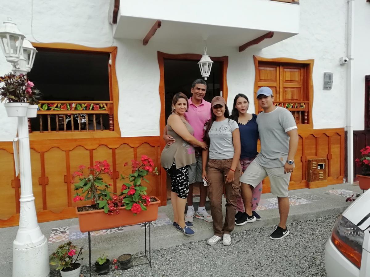 Elizabetha Hostal Salento Bagian luar foto
